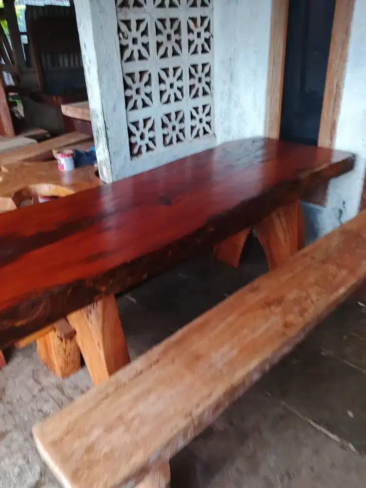 Meja makan antik teras