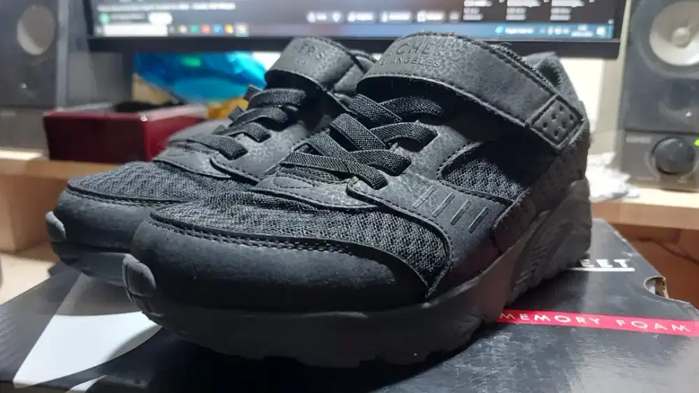 Skechers Uno Lite Boy's Lifestyle Shoes - Black