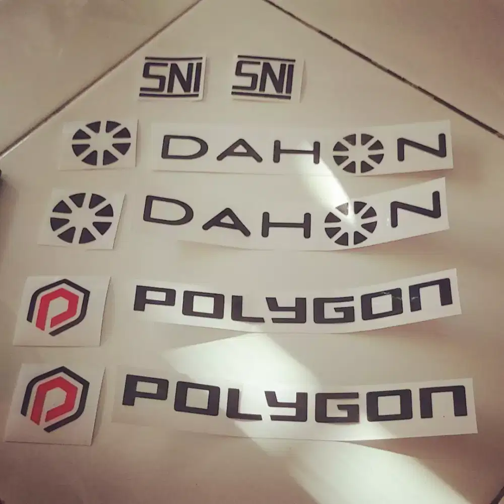 Stiker cutting logo sticker tulisan merek aksesoris sepeda motor mobil