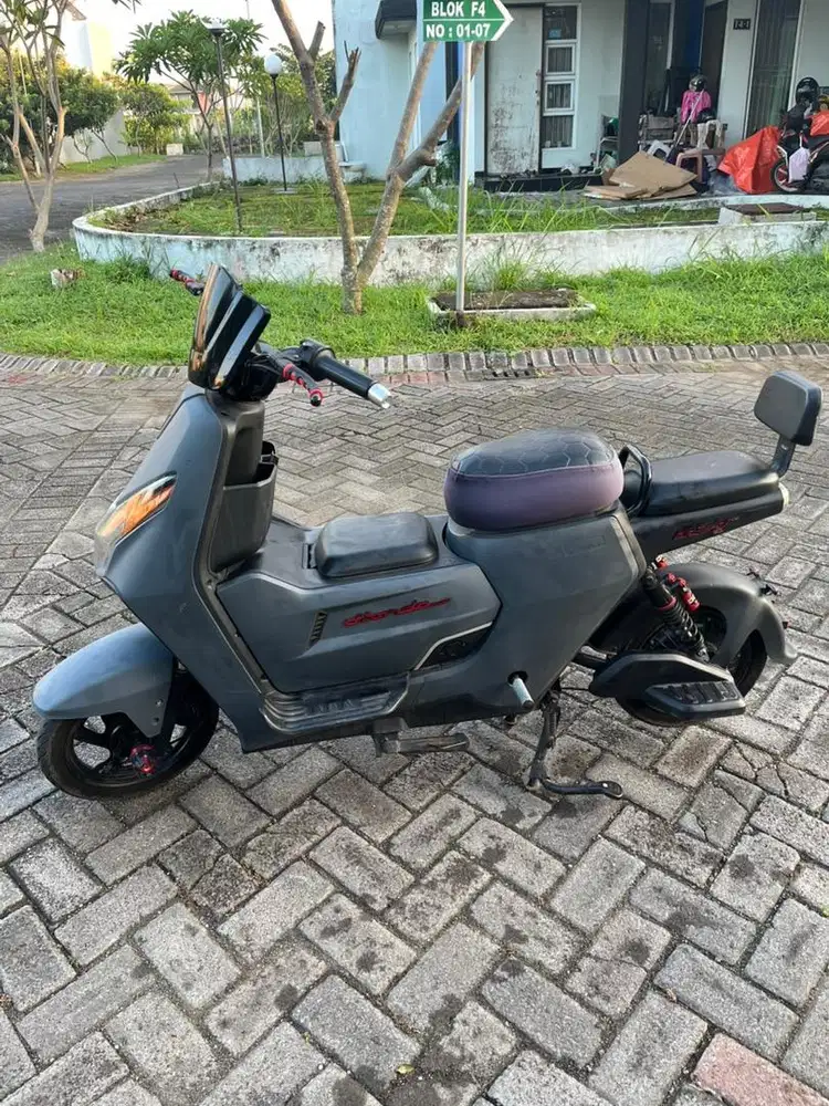 Uwinfly D60 ADV (box depan) Grey