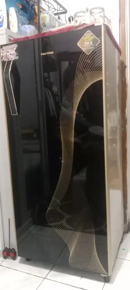 Kulkas lemari es Polytron