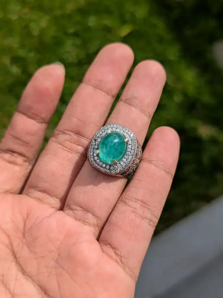 Zamrud Columbia cabochon