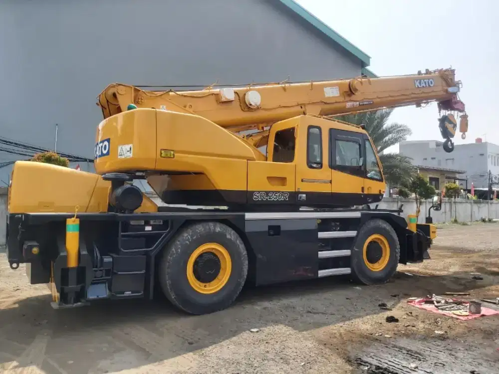 Raughterain crane kato KR25H-V3 tahun 2025