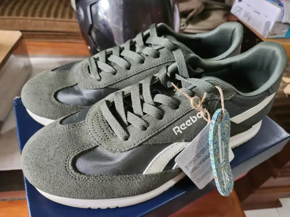 Reebok World 70 Green (size 42)