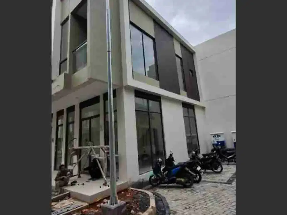 DISEWAKAN RUKAN HOOK 3 LANTAI DI PIK 2