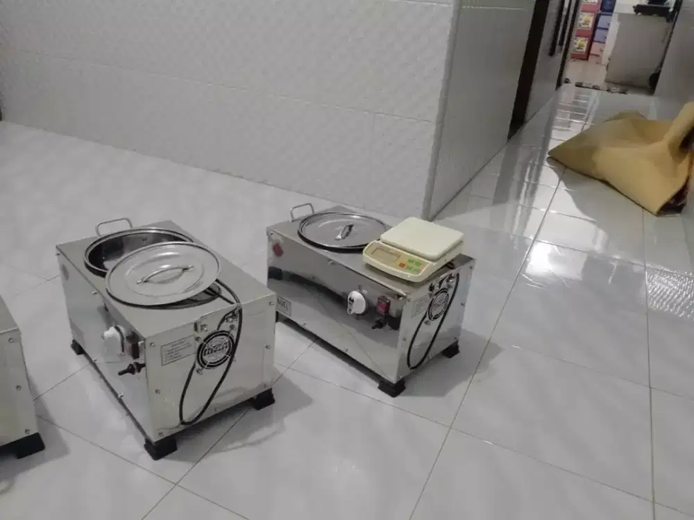 Mixer kue dan ruko depan sklhn murah.