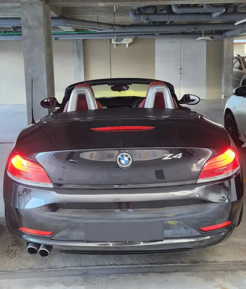 MURAH. BMW Z4 Cabrio sDrive 2011 slk200 slk 2010