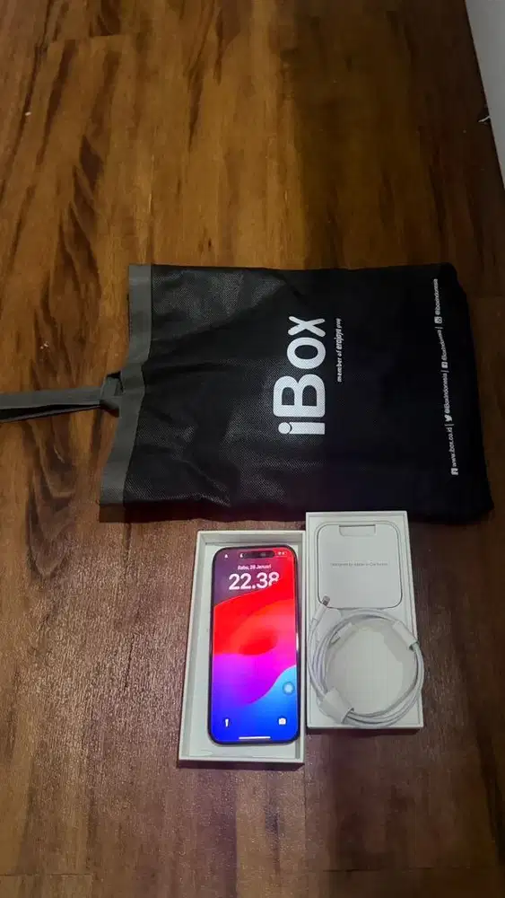 Dijual cepat iphone 15 pro ibox mulus + anti gores dan pelindung kamer