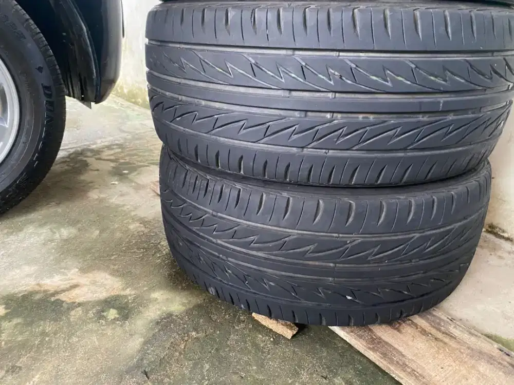 Di jual ban bekas BS dan Dunlop r 18/225/40