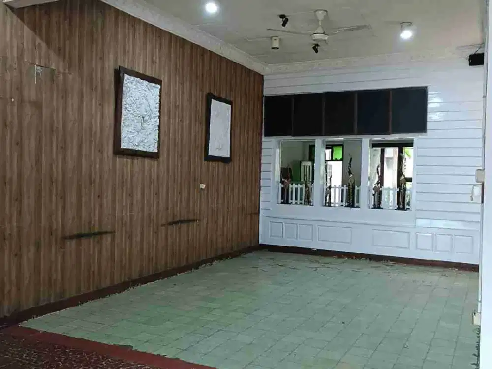 dijual dan sewakan ruang usaha di mainroad Pajajaran bandung