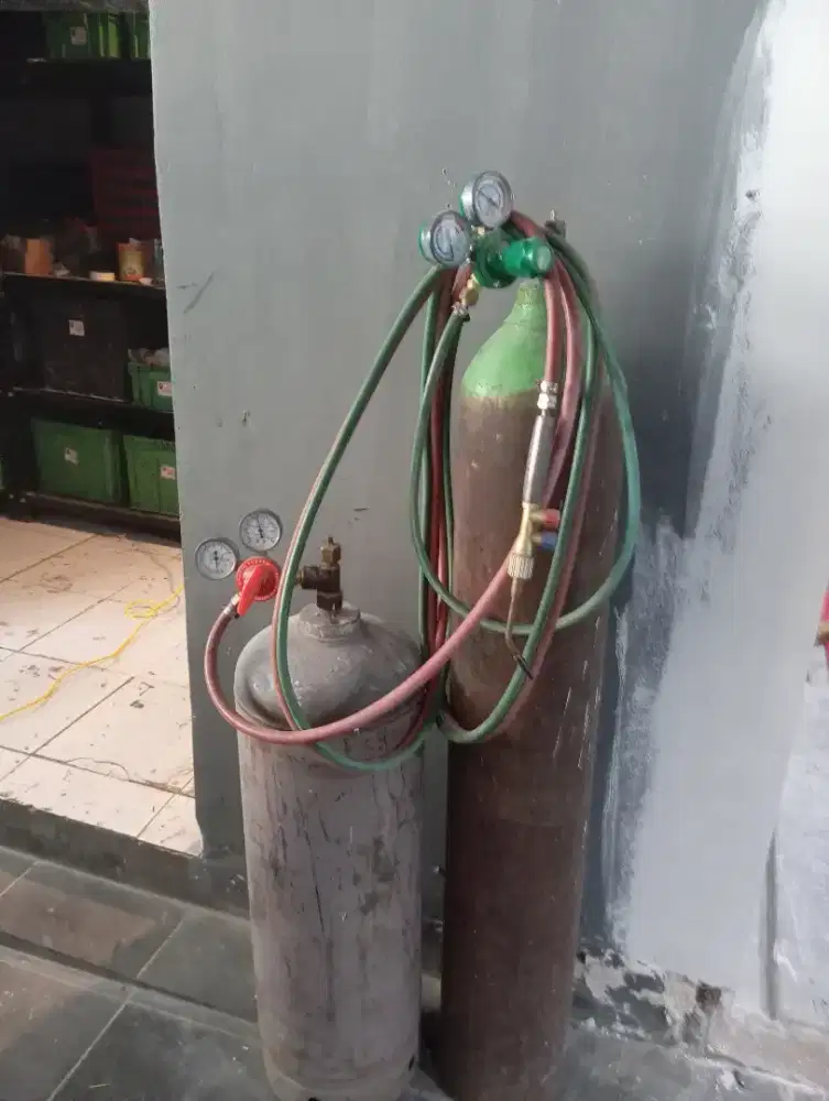 Tabung Asitilin dan tabung Oxigin