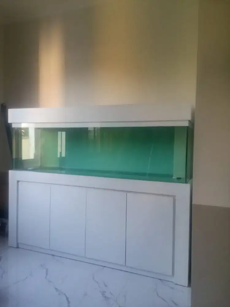 Aquarium serta kabinet