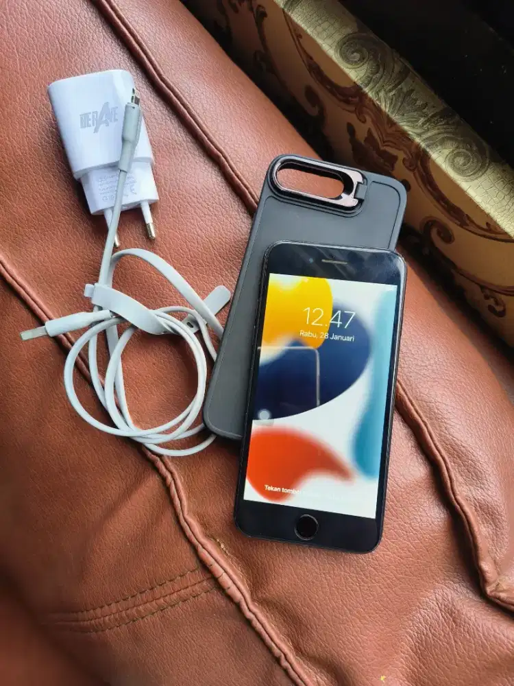 Iphone  7 128GB (All Operator) Inter LL/A.  barang pakaian pribadi
