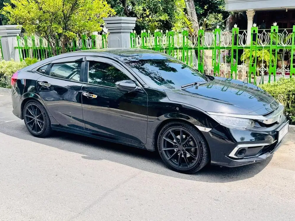Dijual honda civic turbo sedan 1.5 ES 2019 hitam mulus