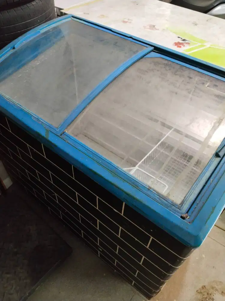 Chest freezer 200 liter