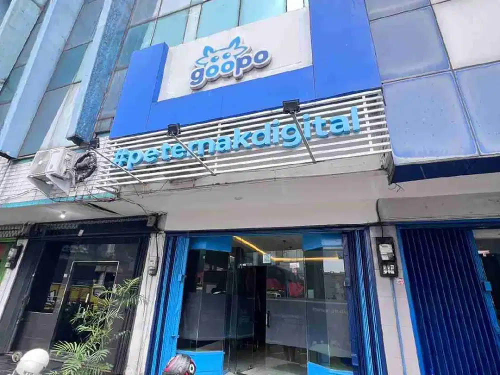 DIJUAL / DISEWAKAN RUKO KOMPLEKS GOLDEN PLAZA JL RS FATMAWATI CILANDAK JAKARTA SELATAN 
HGB 
Luas tanah 75m
Bangunan 300m
3 lantai 
Listrik 2200
Parker mobil 1
Parker motor  5
Harga Rp.Jual 4,7 M
Kontrak 170jt/bulan
nego sampe jadi