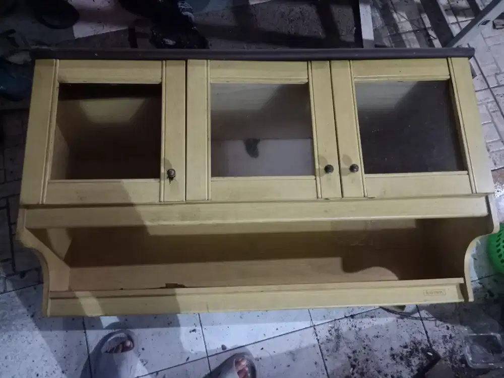 Lemari gantung knock down