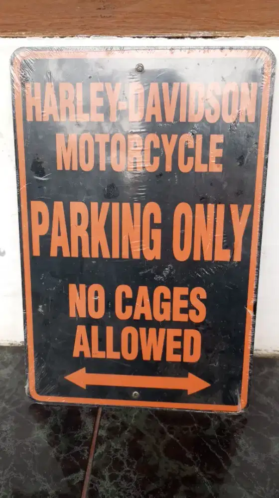 Plang parkir harley davidson