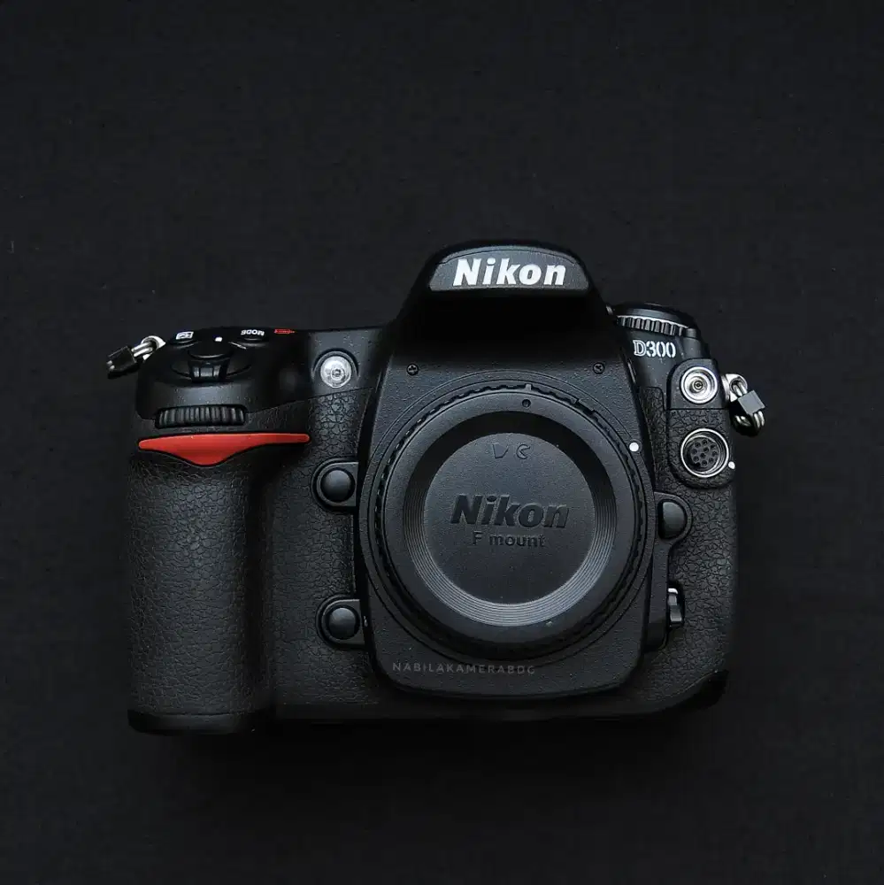 NIKON D300 BODY ONLY