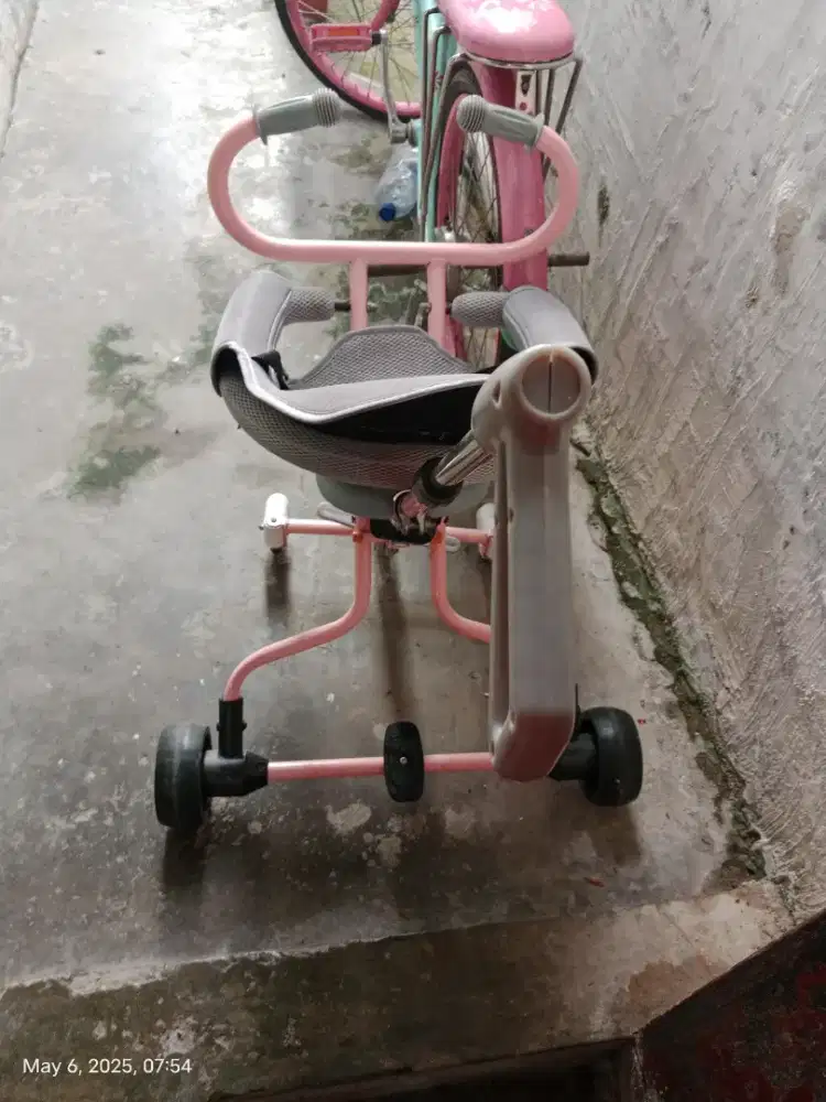 Keperluan anak bekas dan masih bagus