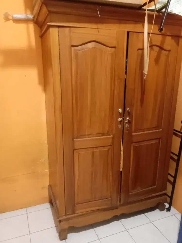 Lemari pakaian jati 2 pintu