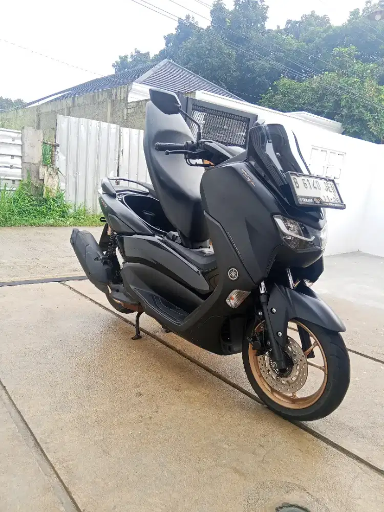 Nmax 155 2023 connected keyless black matte muluss & gress