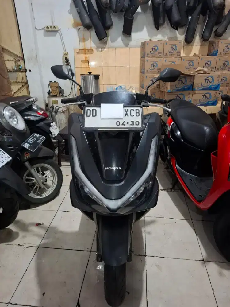 Honda PCX new abs 2025 hitam