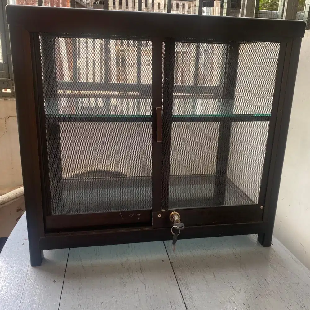 lemari showcase aluminium