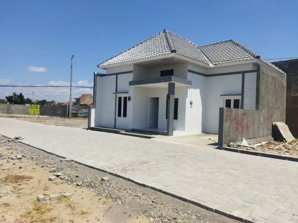 Dijual rumah dankaevling tanah lokasi dekat dari pusat kota solo bisa survey lokasi dulu