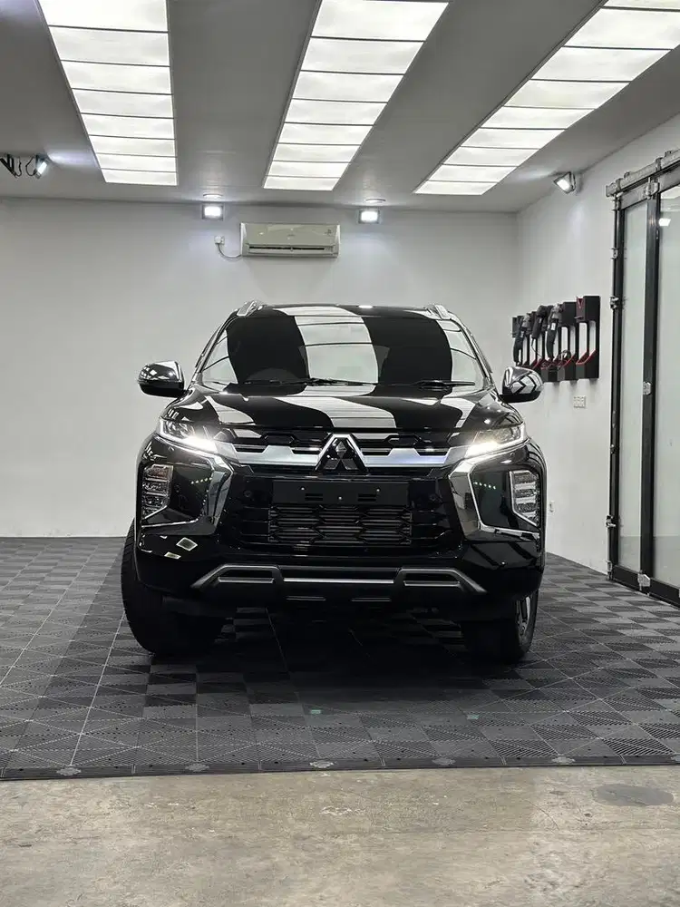 Bismillah. Dijual Pajero sport dakar 4x2 tahun 2025 9000km!!