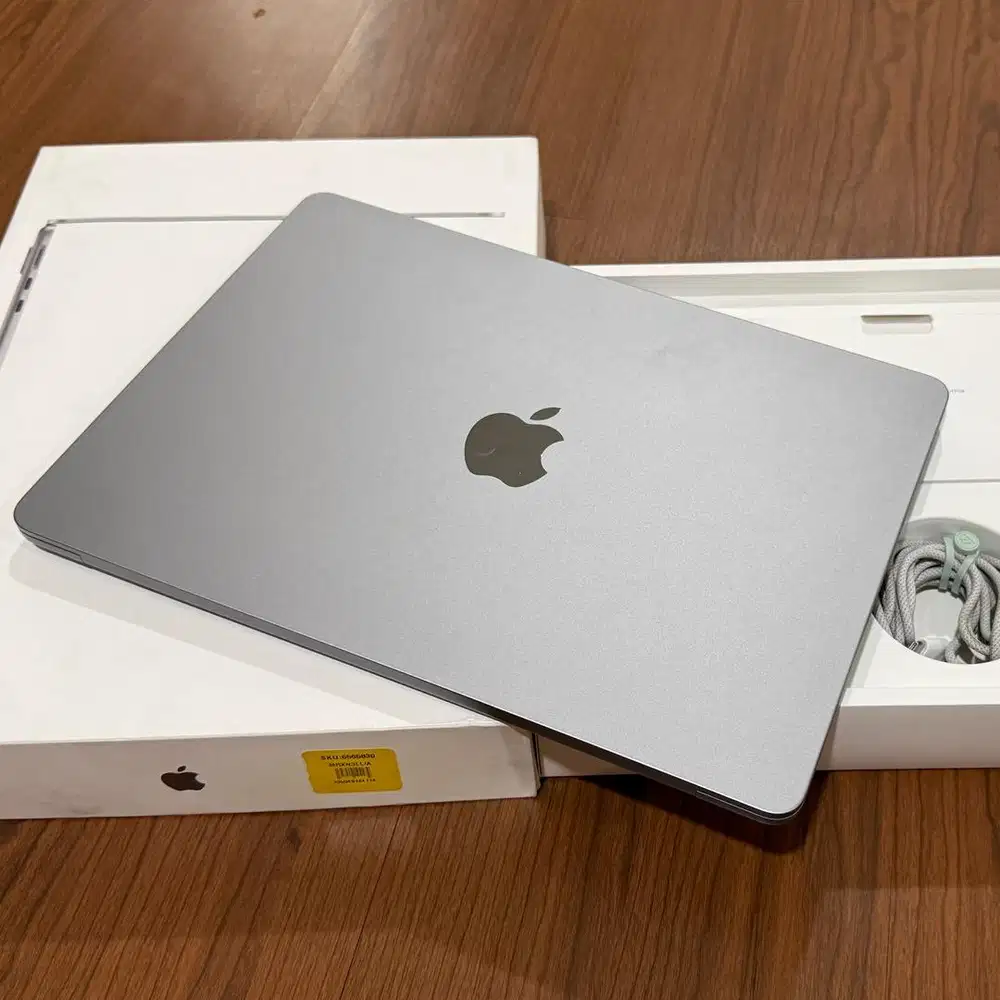 Macbook Air M3 13 inch Garansi ON