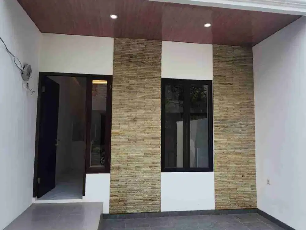 Rumah siap huni 2,5 lantai di area Lenteng agung Jakarta selatan