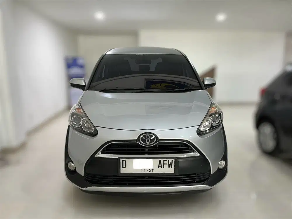Toyota Sienta 2017 tipe V Matic silver