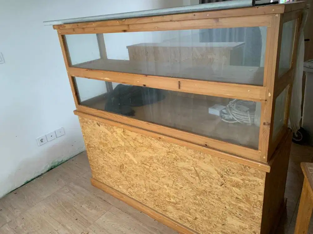 Dijual Etalase Makanan dan Meja Kasir FREE 2 Meja Kursi Makan