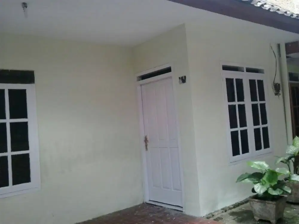 DISEWAKAN RUMAH DI TENGAH KOTA, 3 KMR