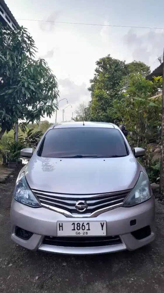 Mobil grand livina sv 2014 matic