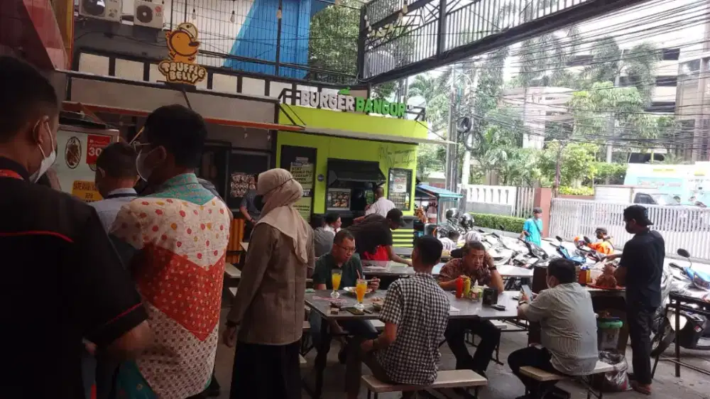 Lapak Usaha Kios Food Court Kantin Kuliner Puja Sera Warung Makan Rame