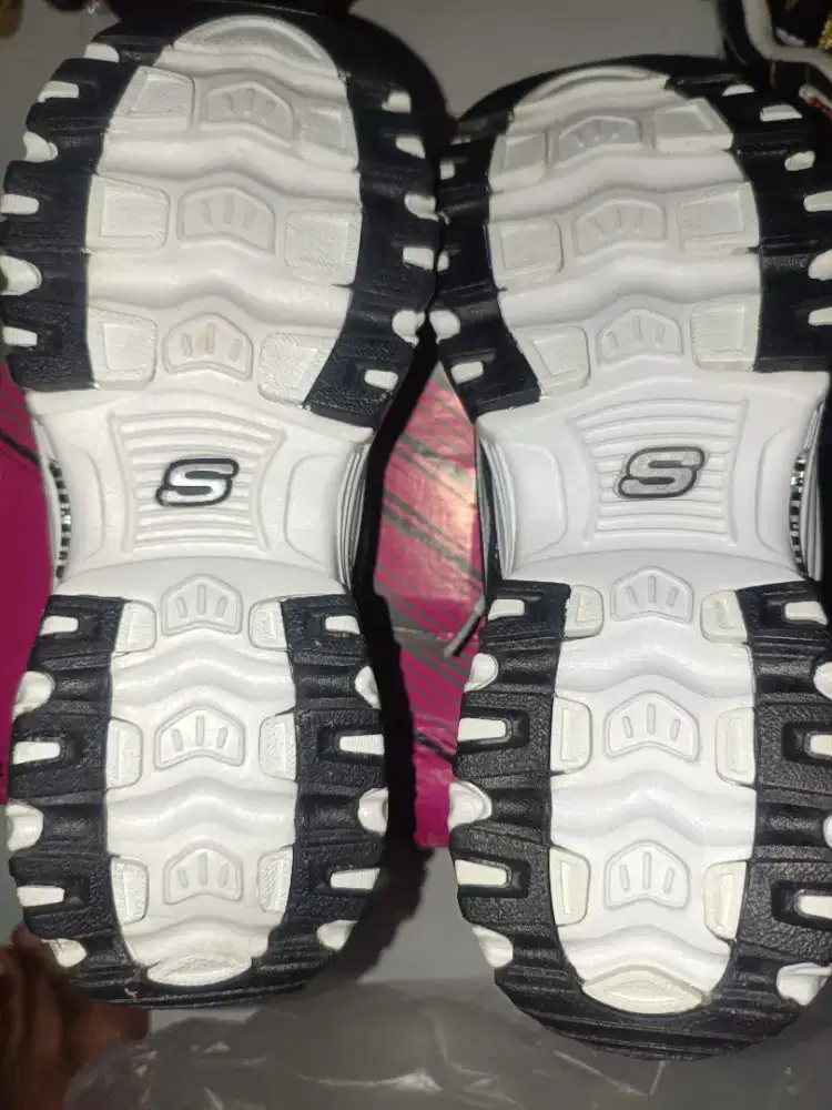 Sepatu sekolah anak perempuan skechers d'lite size 36,5 insole 23,4cm