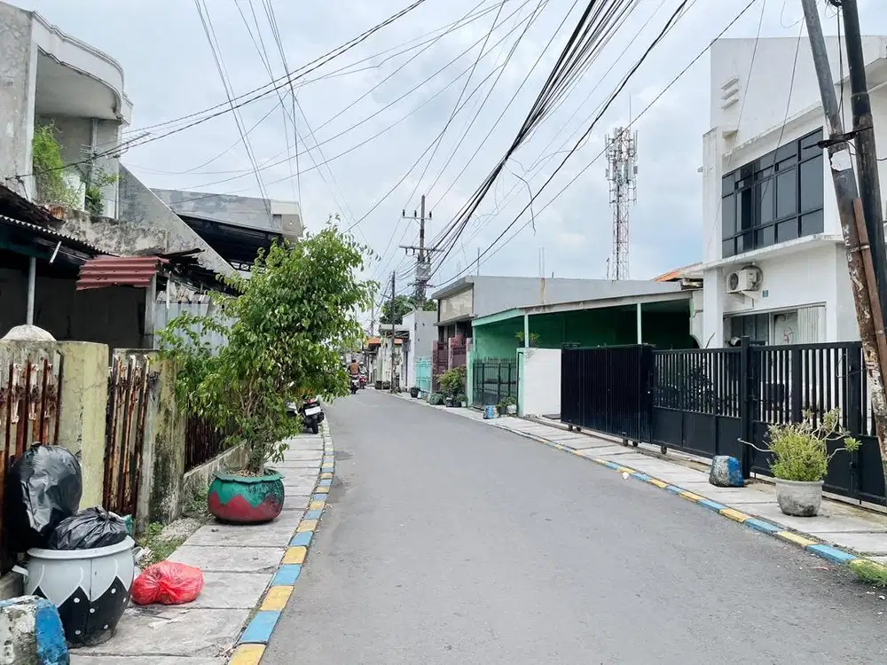 Hit tnh (217m2) di jln utama Ploso