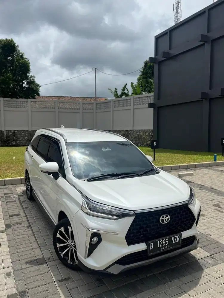 Toyota Veloz Q TSS Sensing 2022/2023 Putih Mutiara Like New Bagus