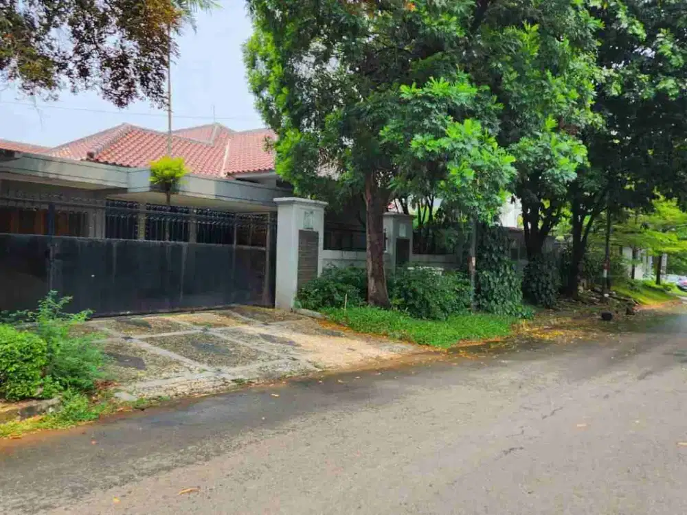 FOR SALE RUMAH LAMA DI BUKIT HIJAU PONDOK INDAH JAKARTA SELATAN
SHM 
Luas Tanah 756 m 
Luas Bangunan 455m 
kamar tidur 4
kamar mandi 4
1 lantai
Listrik 23000 watt
Garasi 2 mobil
Carport 4 mobil
Harga di 32,5M nego