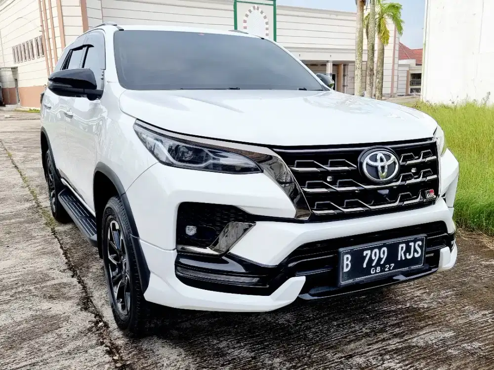 Toyota Fortuner 2.8 GR Sport Diesel 2022 Orisinil Istimewa.cash/Kredit