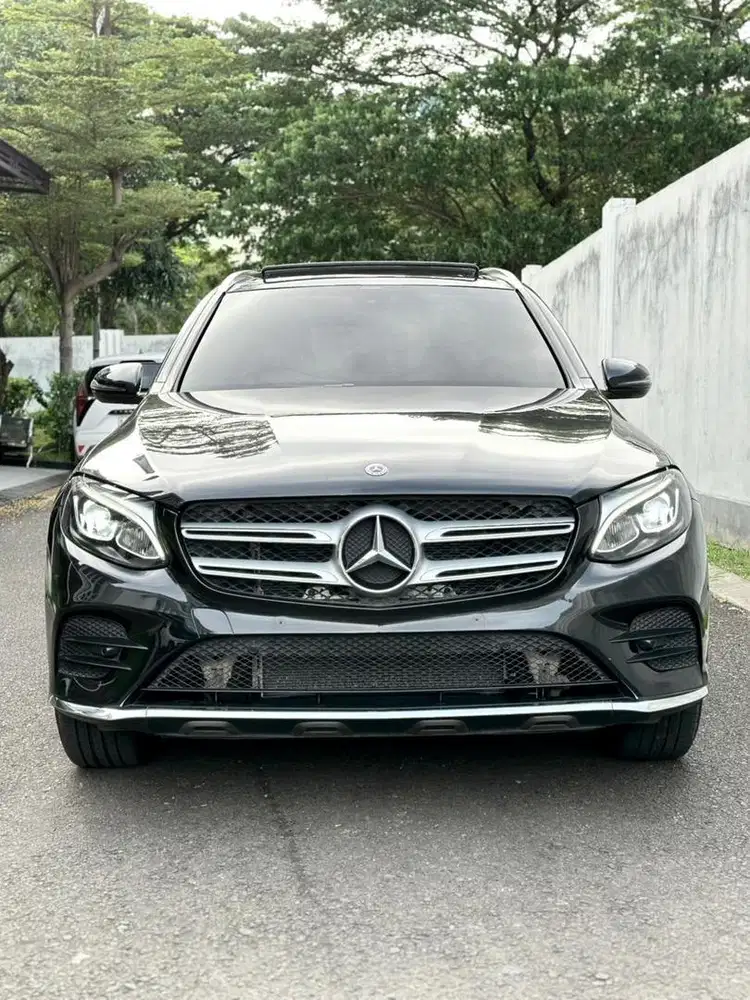 (CASH) Mercedes Benz GLC200 AMG 2018