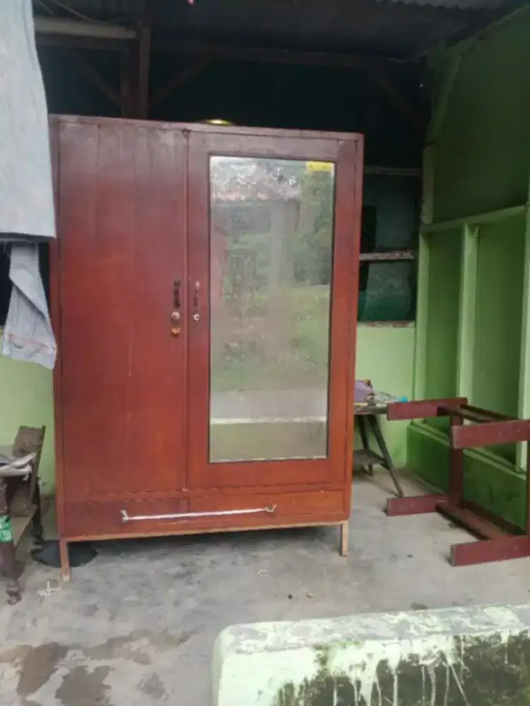 Lemari kayu jati masih bagus
