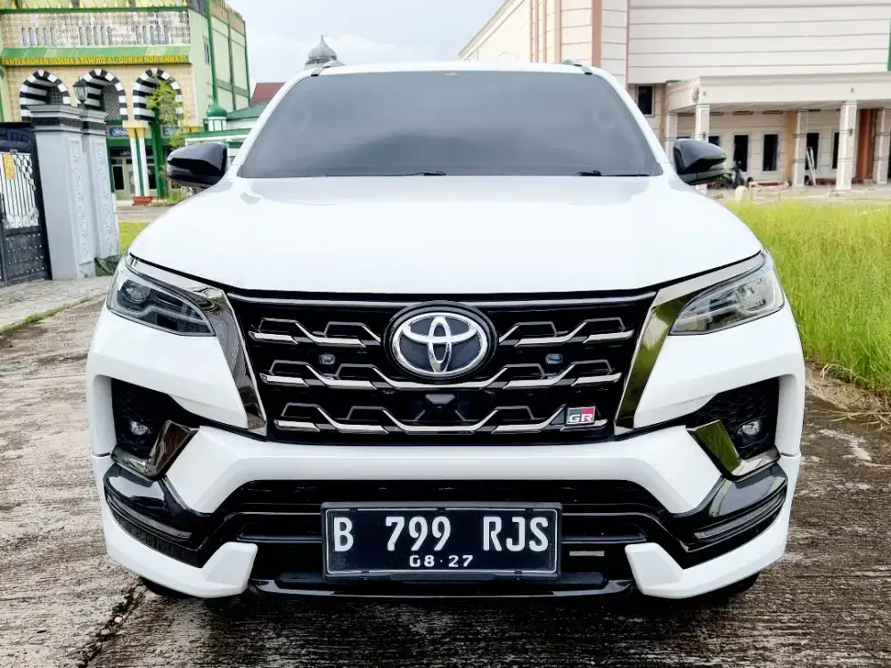 Toyota Fortuner 2.8 GR Sport Diesel 2022 Orisinil Istimewa.cash/Kredit