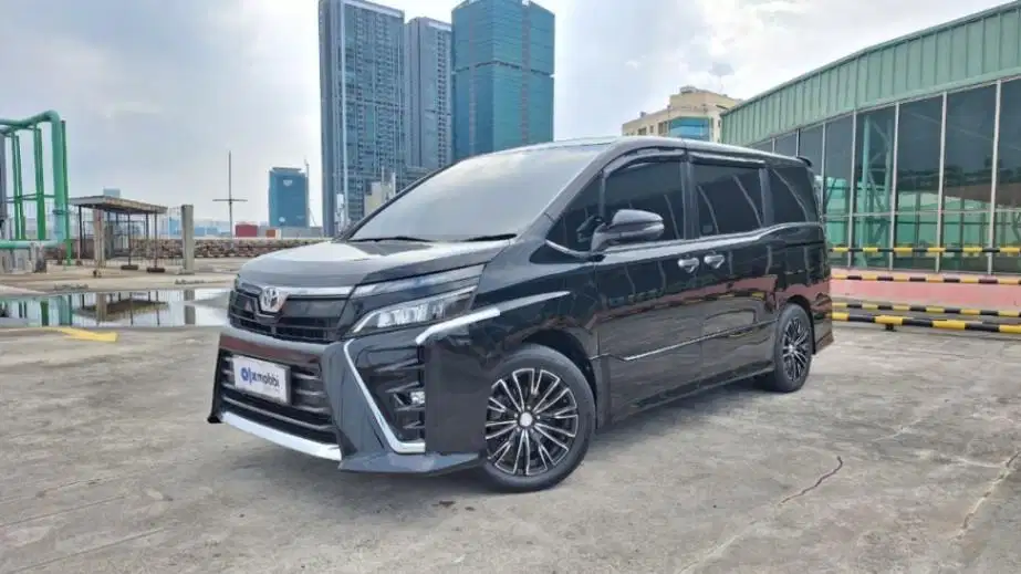 Toyota Voxy 2.0 Bensin-AT 2020