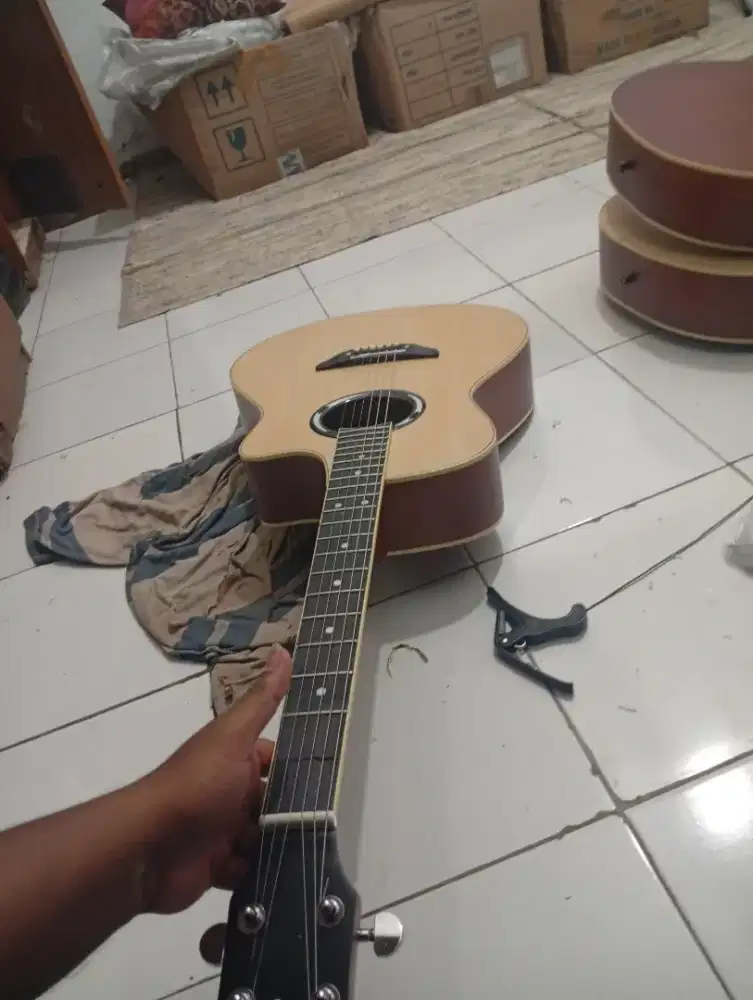 Gitar akustik model yamaha apx