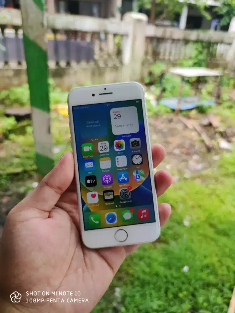 Iphone 8 64gb bekas
