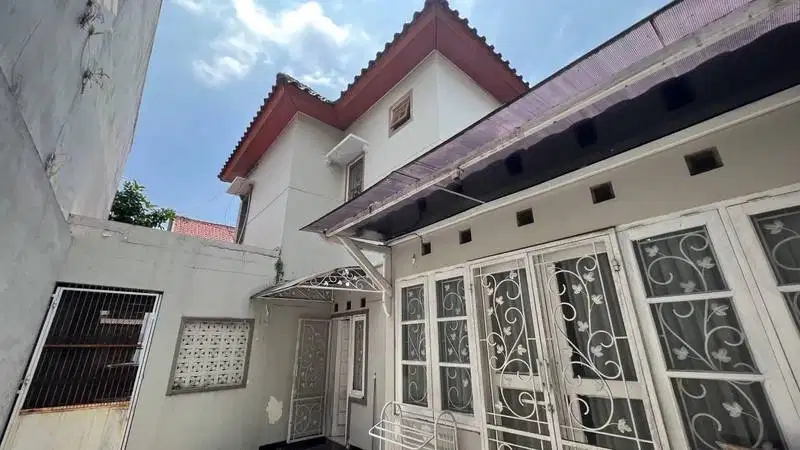 Dijual Rumah Tinggal 2 Lantai Lokasi Strategis di Depok Sleman