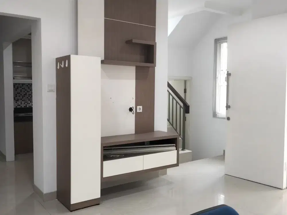 Rumah kamar banyak di Samara Gading Serpong